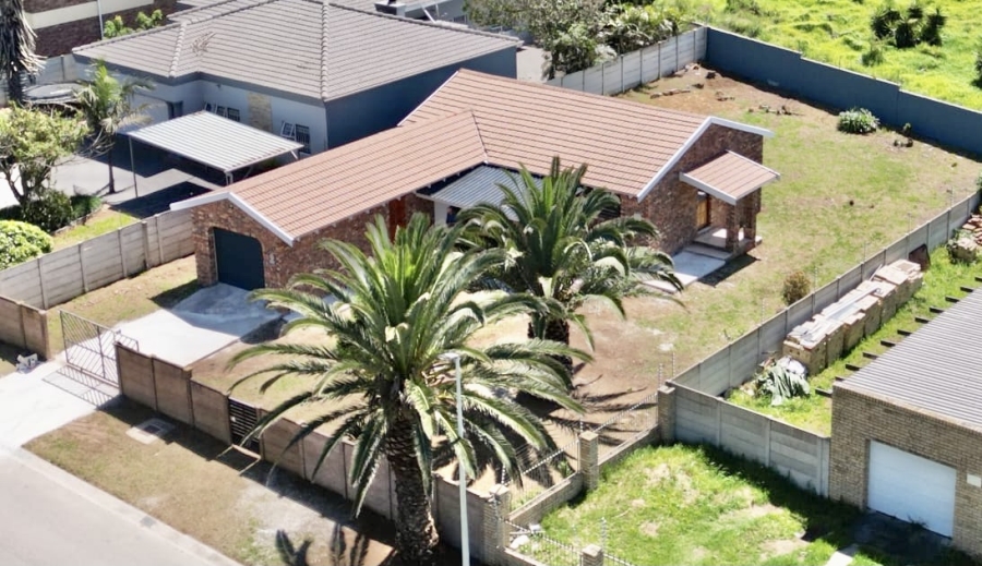 4 Bedroom Property for Sale in Bluewater Bay Eastern Cape